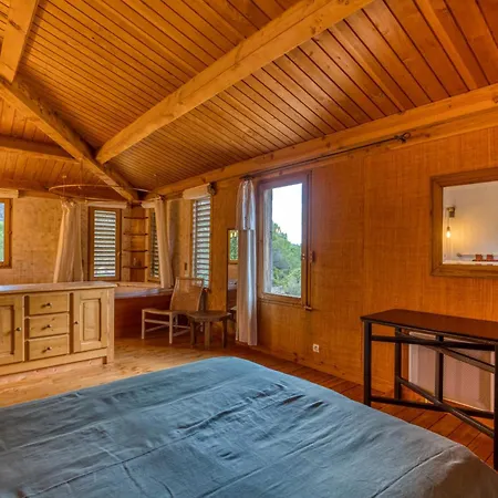 Dans Site Exceptionnel Villa
