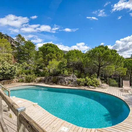 Dans Site Exceptionnel Villa